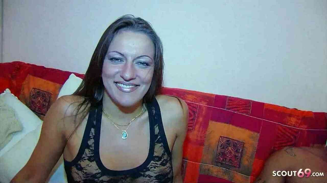 Üniversiteli genç kız halanka için gerçek amatör anal seks partisi
