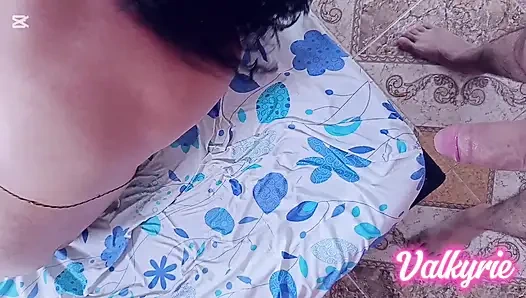 Çok güzel evli kadın sevimli gırtlağına kadar alıyor