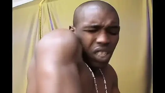 Sabrina aşk kedi yalıyor