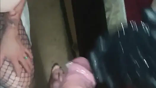 Söyle. Ben bir fahişeyim