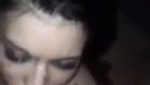 birçok cumshot alır