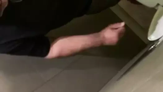 yaşlı adam işemek