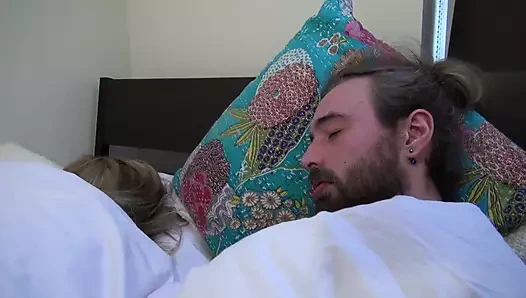 Victoria Summers Jonny Cooper tarafından sert sikiliyor