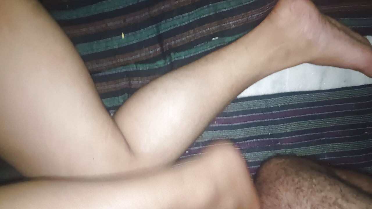 En talep eden nisha anal video .. Gand me mota lund ghusa diya bahut drd hora h
