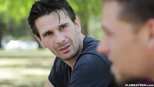 Kayden Kross ve Carter Cruise sert lezbiyen sekste öfkeli bir şekilde amcık yalıyor
