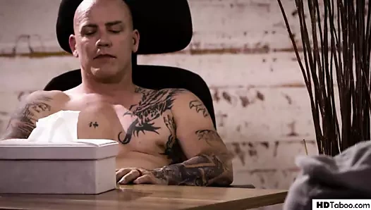 CEO ve üvey oğlu aynı asistanın amını sikiyor