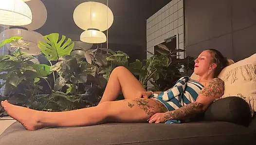 TamyTation Masturbation in the gym