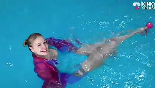 Pvc mac, lateks ve topuklu ayakkabılarla yüz ve oyna