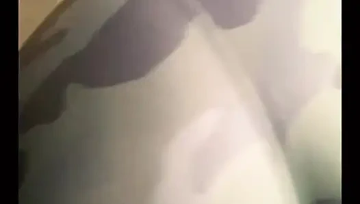 Dışarıda amcığımla eğleniyorum