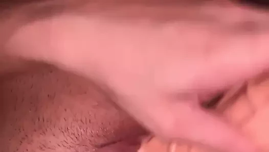 Eş sikikleri kendini üzerinde skype ile başka bir adam