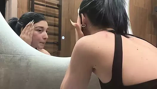 MinnieHiness videosu