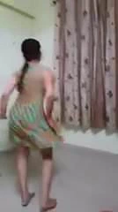 Odasında dans eden seksi kız.mp40