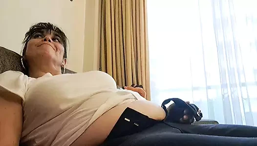 Karısı kocasını üvey oğluyla aldatıyor