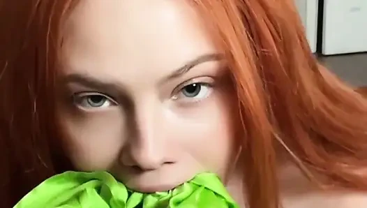 Daphne Fucks Her Pretty Pussy for You