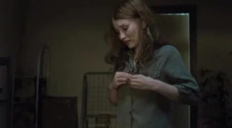 Emily esmer üstsüz