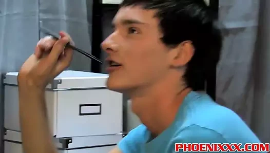 Noah carlisle sıcak öğretmeninden sert bir vurma alır