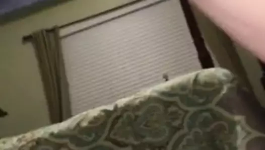 amatör sürtük pissing üzerinde the zemin at evde