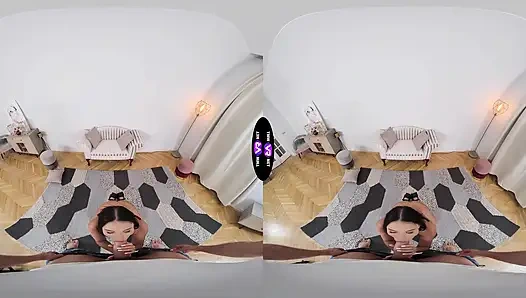 Чувак долбит Milena Ray после того, как заметил ее голую киску - TmwVRnet