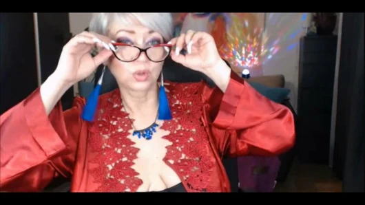 Olgun bir web kamerası fahişesinin tutkulu lirik monologu...))