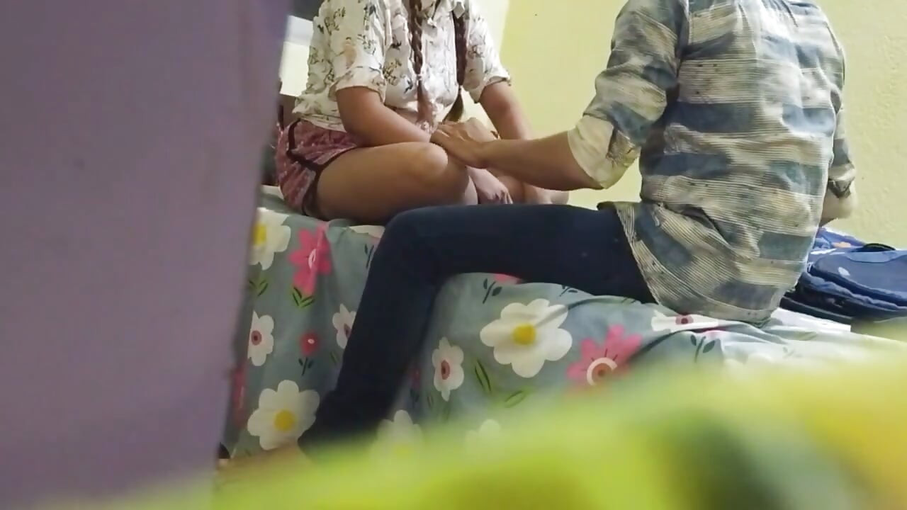 Gerçek öğrenci ve tution öğretmeni ghapaghap viral video rol yapma