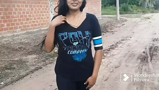 Sokakta yakalanan genç sürtük götünü sert siktiriyor, genç yüzünü sütle kapatıyorum