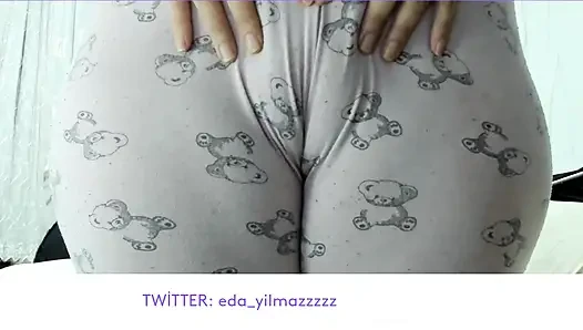 CAMELTOE- MASTURBATE WITH PAJAMAS- RUBBING PUSSY WITH PAJAMAS