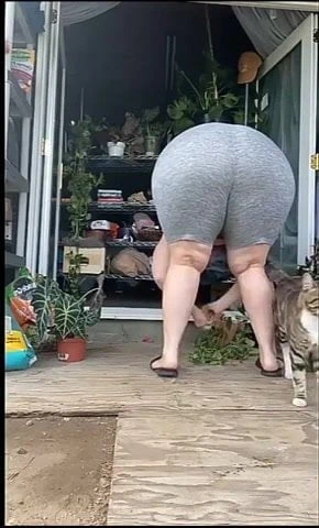 Rubia rellenita y culona