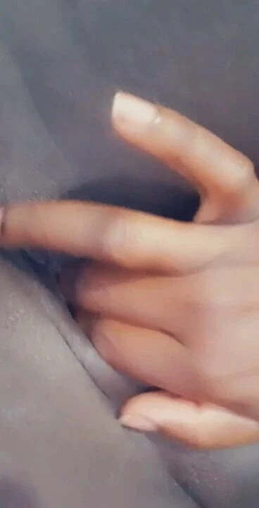 Мясистая ямайская киска соблазняет, чтобы ее трахнули