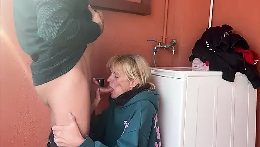 Küçük Komşumla Çamaşır Odasında Yanlışlıkla Sevişme