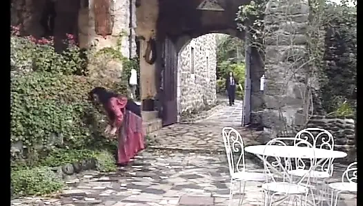 18 Yaşındaki Esmer Genç Kız Yaşlı Adam Tarafından Yakalanıyor... Yoğun açık Havada Karşılaşma!