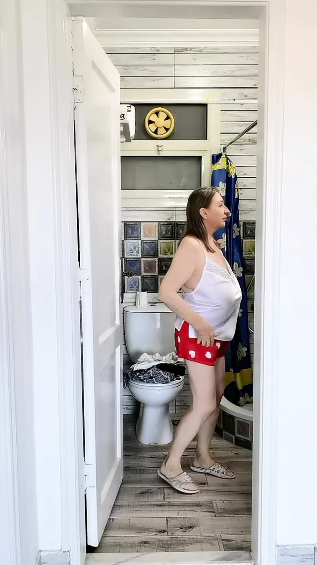 Gözetliyor ve işiyor. 31 talimatı. Bakış açısı rol yapma videosu