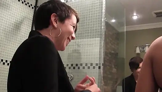 Sevgilisinin penisinin lezbiyen sevgilisi