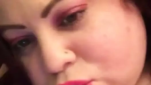 İri göğüslü iri güzel kadın