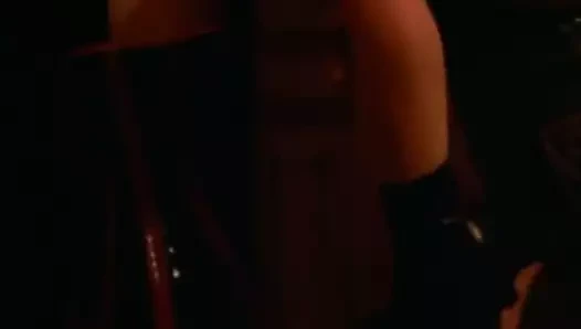 Fairuza balk solgun görünüyor ama yine de seksi