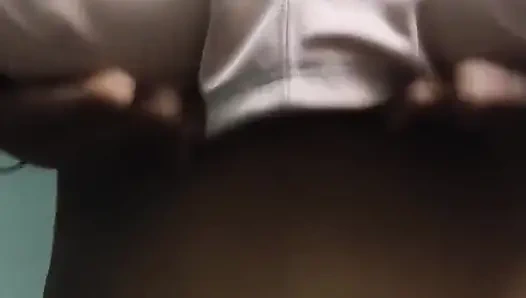 Göğüslerimi seviyorsun