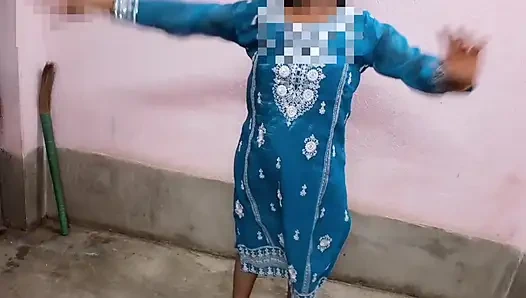 Hintli çift seks kocası karısını sikiyor