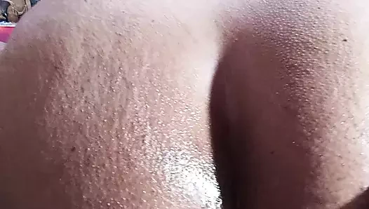 Delicius boşalıyor San Valentin yerde fışkırtarak boşalıyor sert ve büyük dildo tatlı aşk