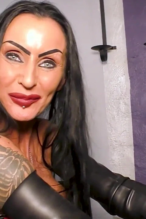 Schlampen Party in Deutschem Swingerclub (ohne Kondome)