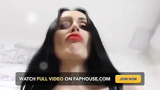 Karanlık gotik bir dev sana tükürüyor!