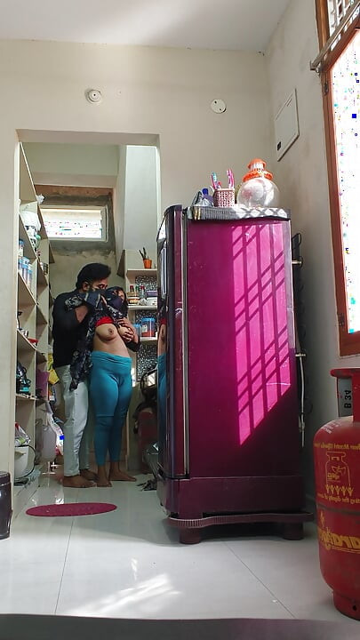 Desi girl ko kichen me chodha