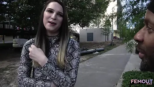 Trans kız sasha bunni seksi götünü siktiriyor