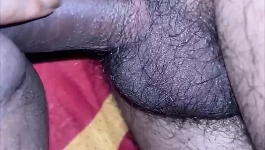 Hintli genç kız büyük bir yarakla amını siktiriyor