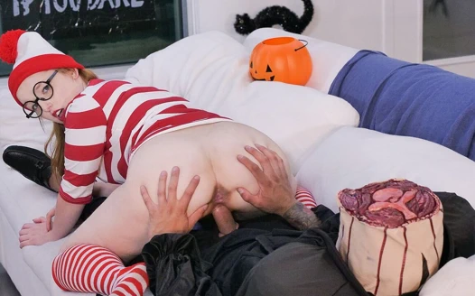 Cleo Clementine ayak parmaklarını kıvırtan ürkütücü bir yarak yolculuğuna çıkıyor - teamskeet