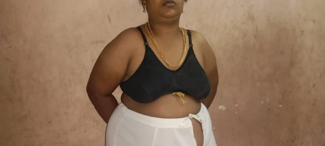 Teyzemin üvey kızı evde yalnızdı, onunla seks yapıp sonra onu bir kadın gibi yalnız bırakırdım.