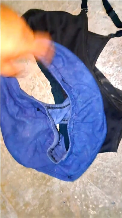Bakire bir kızın külotu penisimi salladı - elle muamele