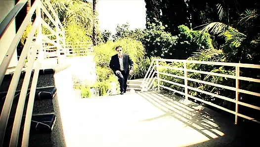 Sevimli sarışın genç kızın kanepede sikişi