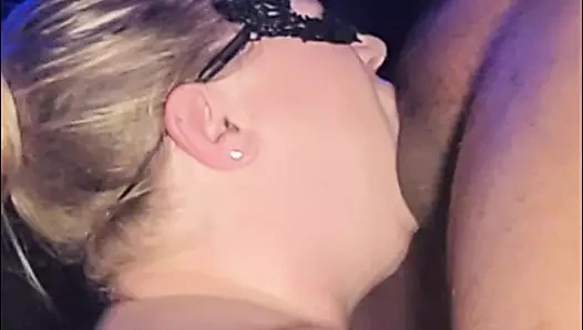 Ev arkadaşımın yarağını iri güzel kadının gırtlağına sokuyorum #2