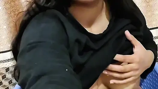 Hintli köylü kız görüntülü görüşmede seks sohbeti erkek arkadaşı için göğüslerini ve çıplak seksi kadınlarını ekiyor xxx viral video