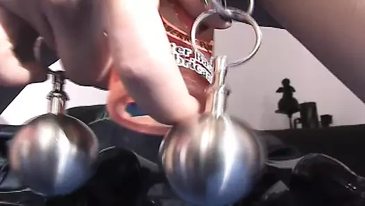 Vahşi alman civciv cezalandırma ona şaşırtıcı vücut ile ona oyuncaklar