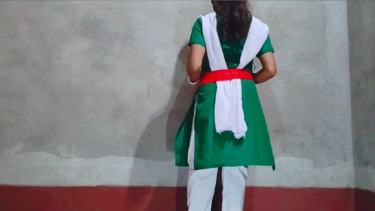 Hintli liseli kızlar ilk kez seks yapıyor